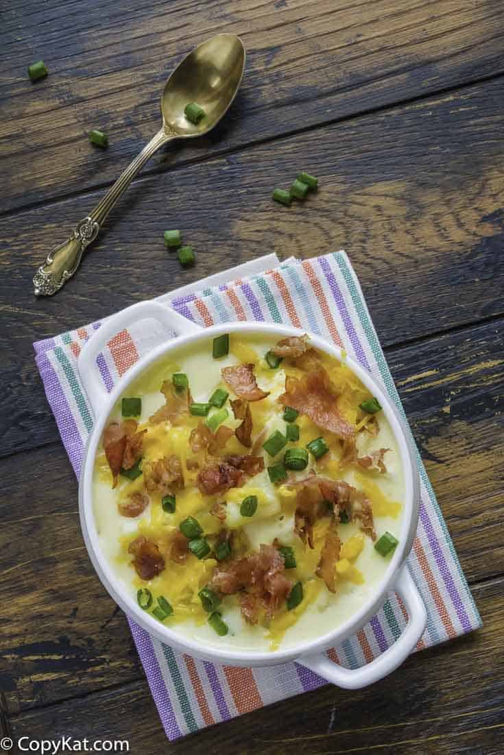 Bowl of baked potato soup that tastes like Bennigan's. 