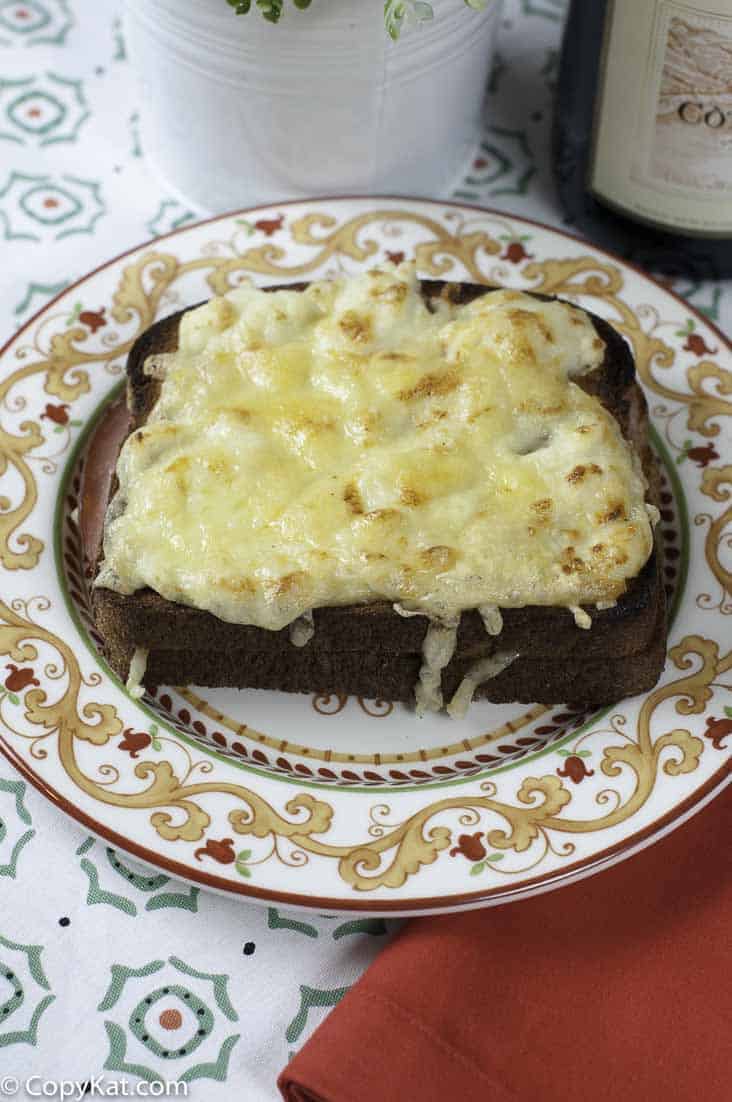 The La Madeleine Croquet Monsieur is an amazing sandwich that you are going to love this copycat recipe.