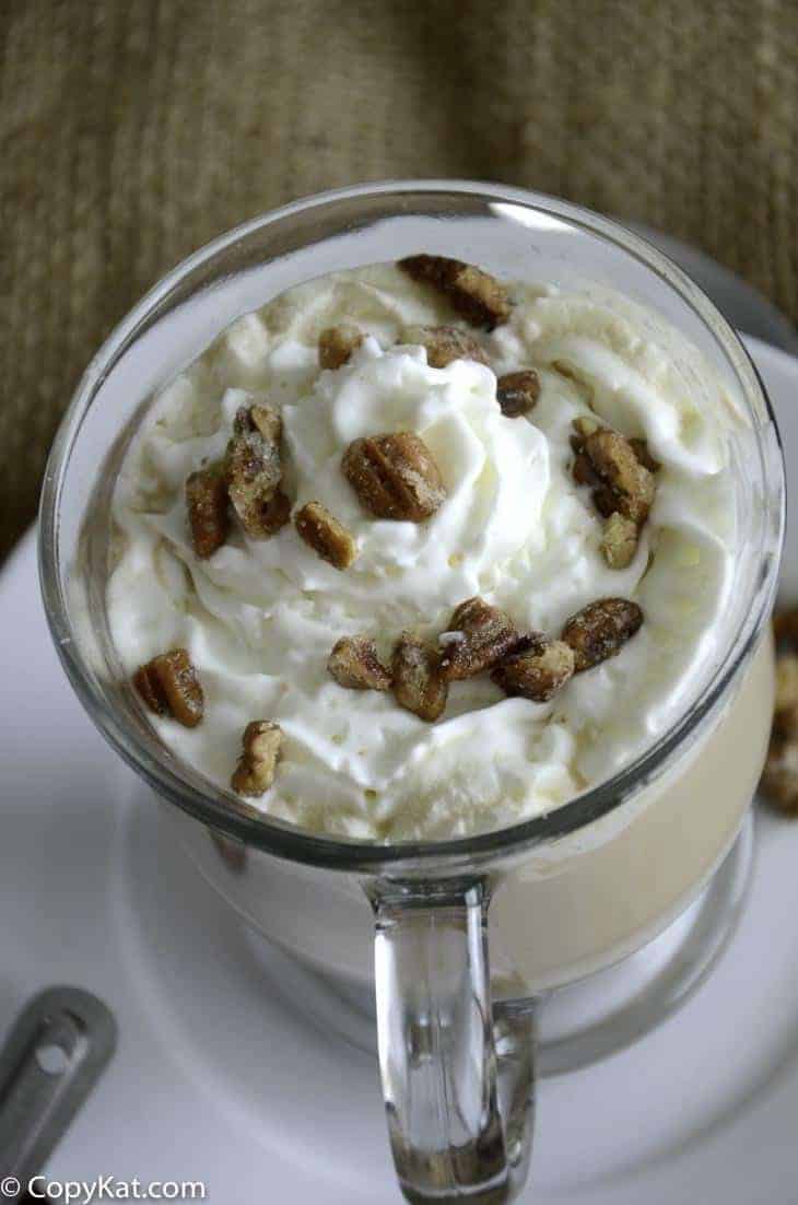 Recreate the Starbucks Maple Pecan Latte at home. This makes the perfect cup of coffee for the weekend. #latte #starbucks #copycat #coffee