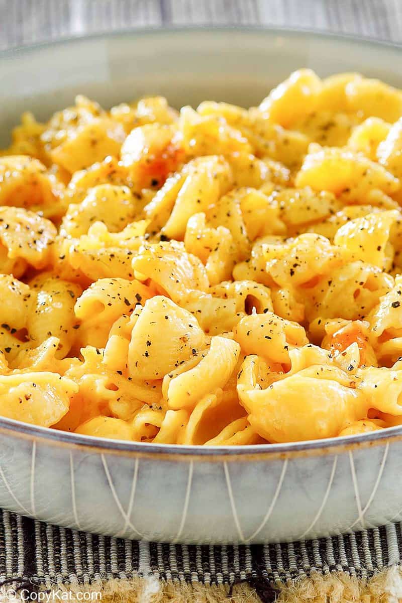 a bowl of macaroni and cheese that was made in an Instant Pot