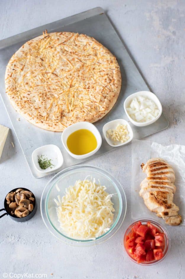 Olive Garden chicken formaggio pizza ingredients