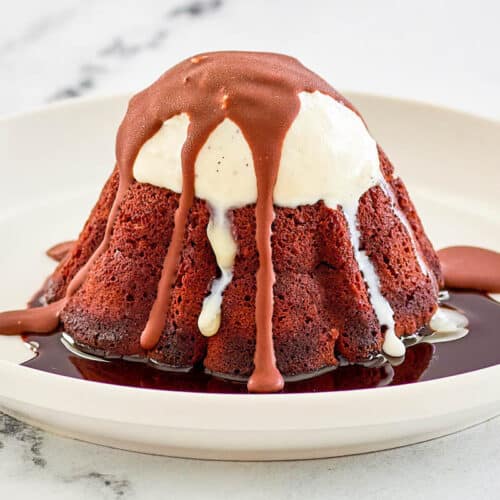 copycat Chili's molten lava cake dessert.