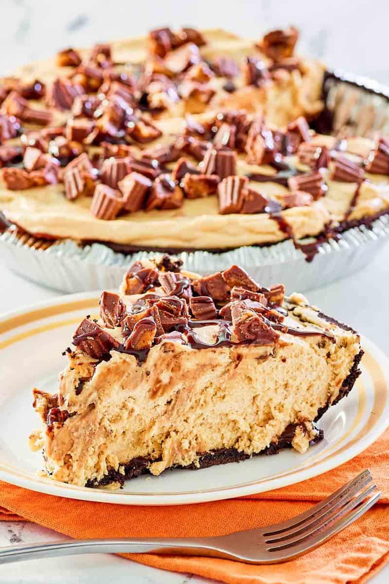 Reese's peanut butter pie slice with the pie behind it.