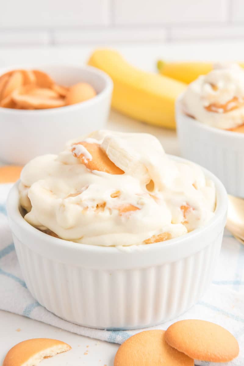 copycat Magnolia Bakery banana pudding, Nilla wafers, and bananas.