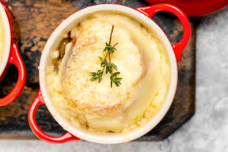 Classic French Onion Soup Gratinée