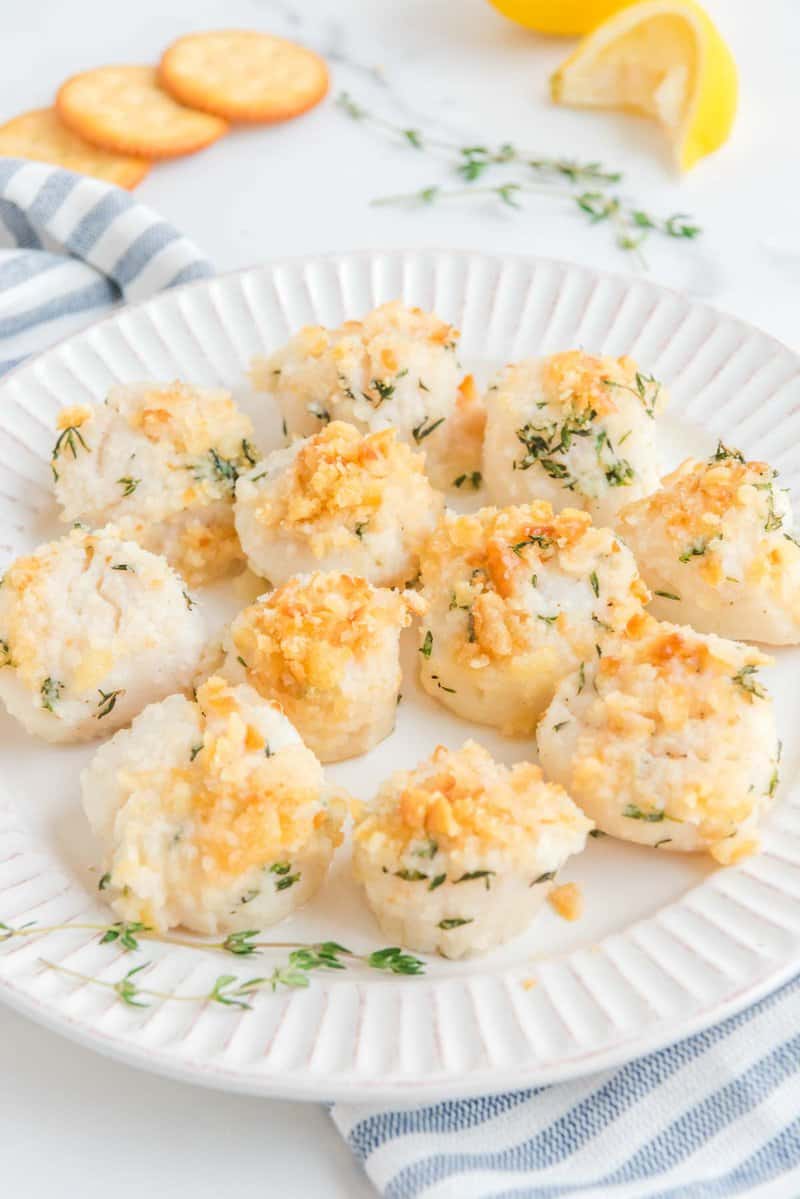Baked Scallops with Ritz cracker topping on a plate.