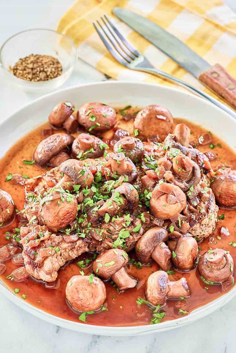 Copycat Outback Steakhouse sauteed mushrooms on a plate.