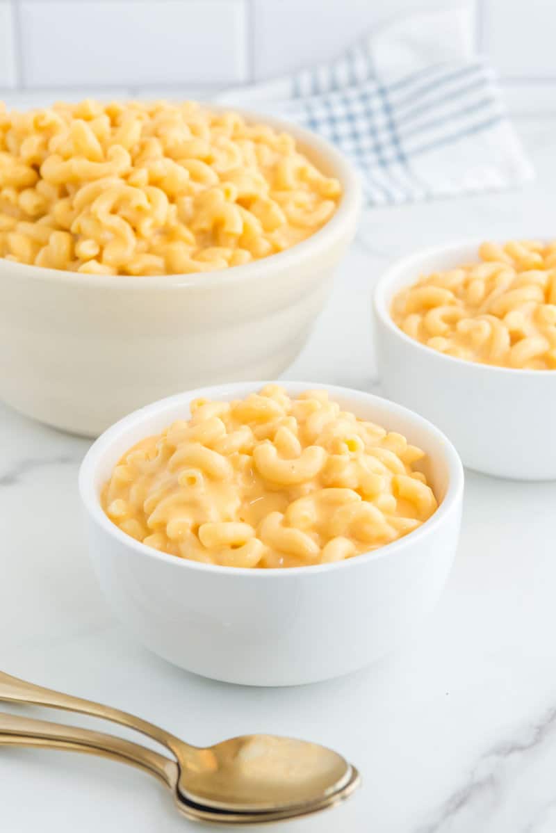 Copycat KFC mac and cheese in bowls.
