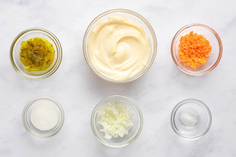 Copycat Red Lobster tartar sauce ingredients in bowls.