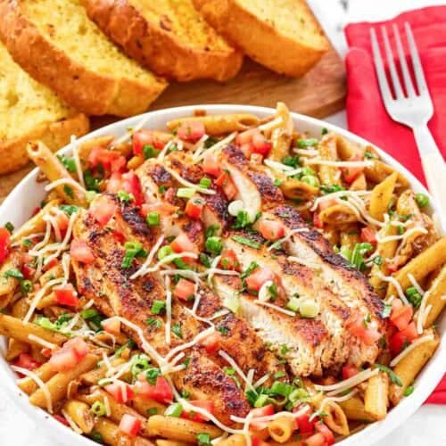 Copycat Chili's cajun chicken pasta served with garlic bread.