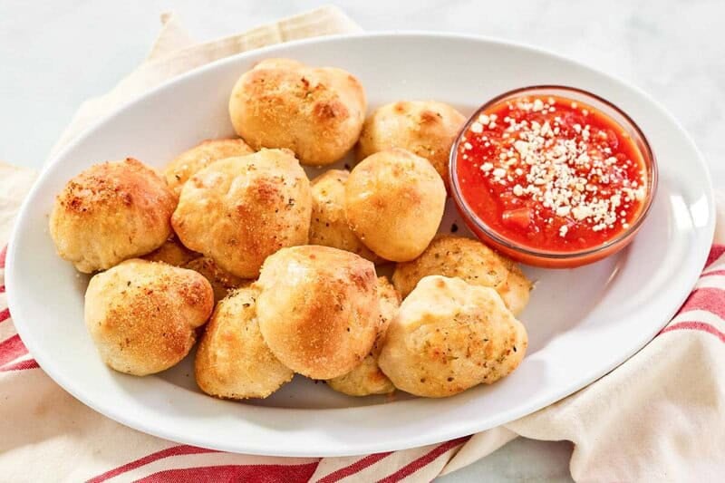 Garlic cheese bread bites with marinara appetizer.